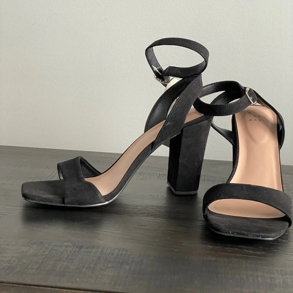 A New Day Sal Black Open Toe Pumps 4 In Heels Sz 9.5  Ankle Strap Shoes - Picture 2 of 8